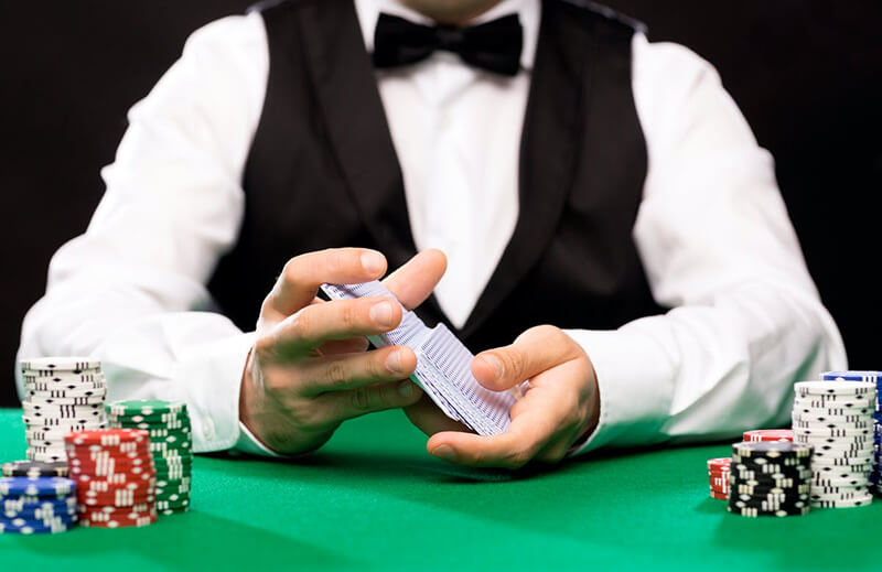 Dealer là gì? Mức lương của nghề Dealer hấp dẫn ra sao? Dealer trong cá cược bóng đá