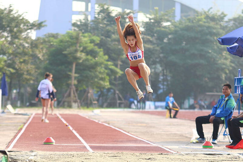 Môn nhảy xa là một trong 5 môn phối hợp được biết đến ở thời Hy Lạp cổ đại